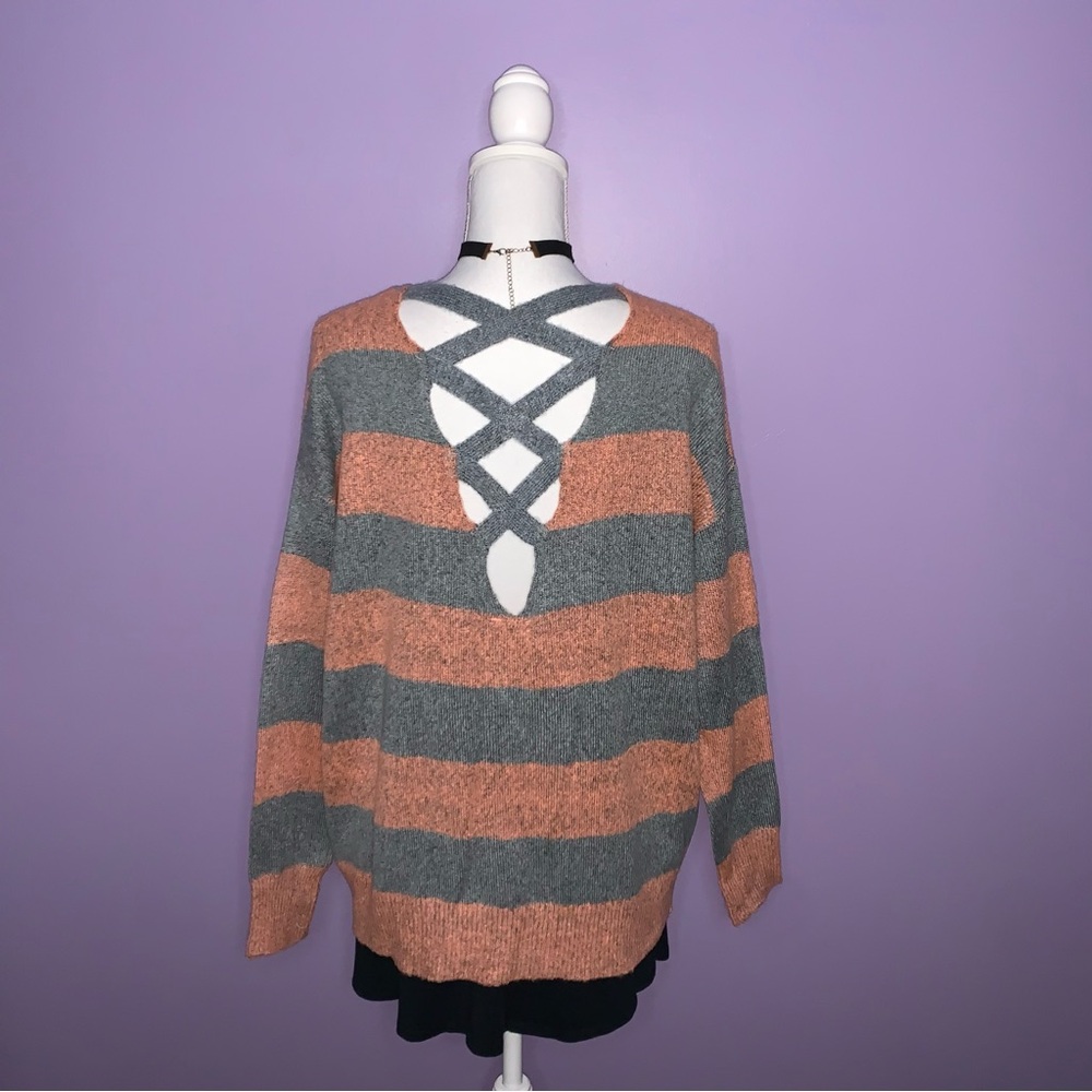 NWT Hem & Thread Criss Cross Back Sweater